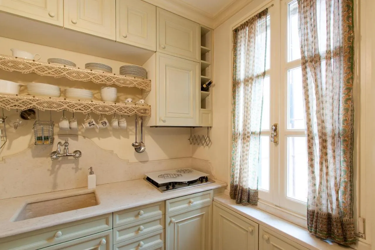 Explore Venice From A Sophisticated Hideaway In San Polo 0*,