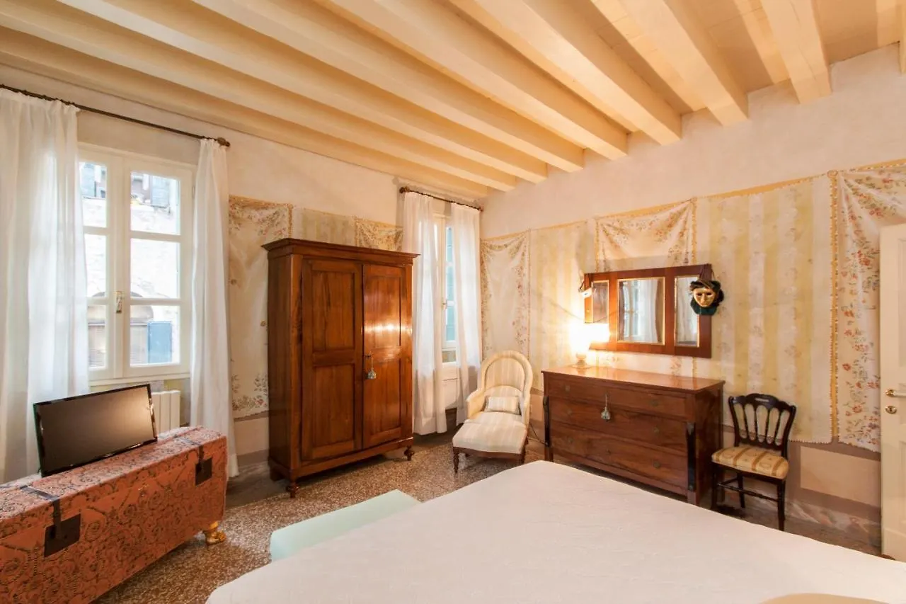 شقة Explore Venice From A Sophisticated Hideaway In San Polo إيطاليا